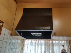 茨城キッチン取付け隊　シロッコファンフードの取替　施工前 